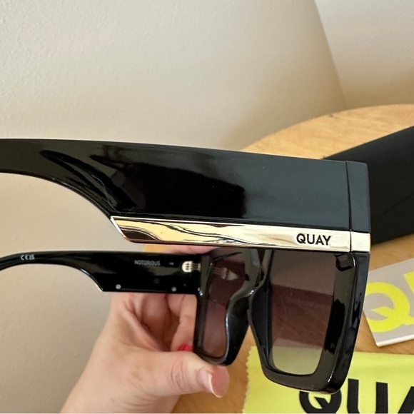 Quay Notorious Black Square Frame Sunglasses with Case - Picture 3 of 7